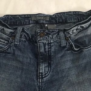 Apt.9 size 4 like new